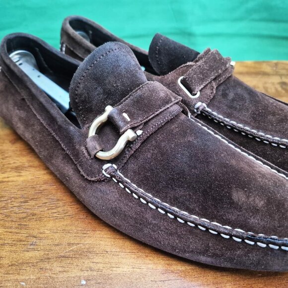 100% authentic Ferragamo Gancini Logo brown Suede Drivers